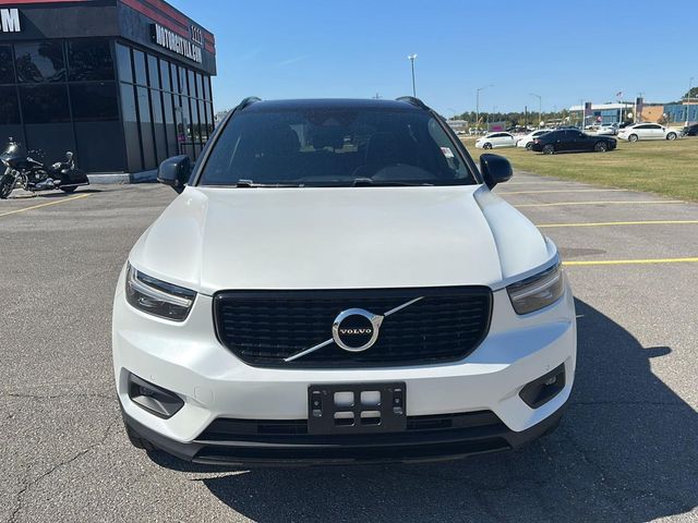 2022 Volvo XC40 R-Design