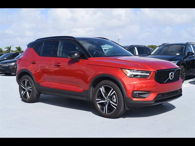 2022 Volvo XC40 R-Design