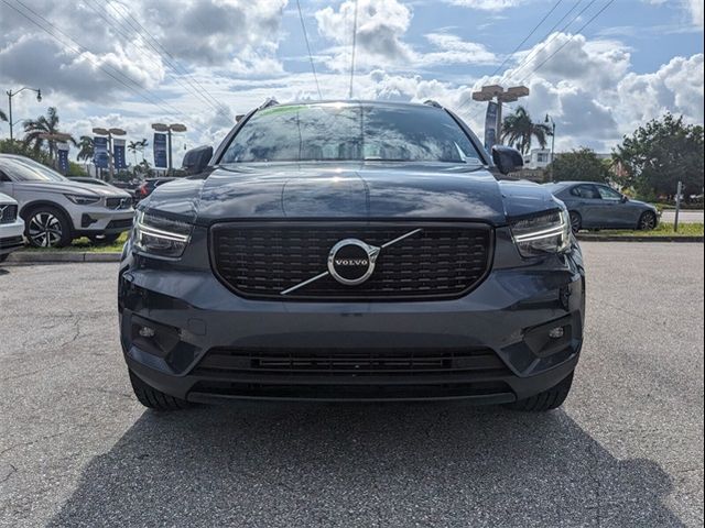 2022 Volvo XC40 R-Design