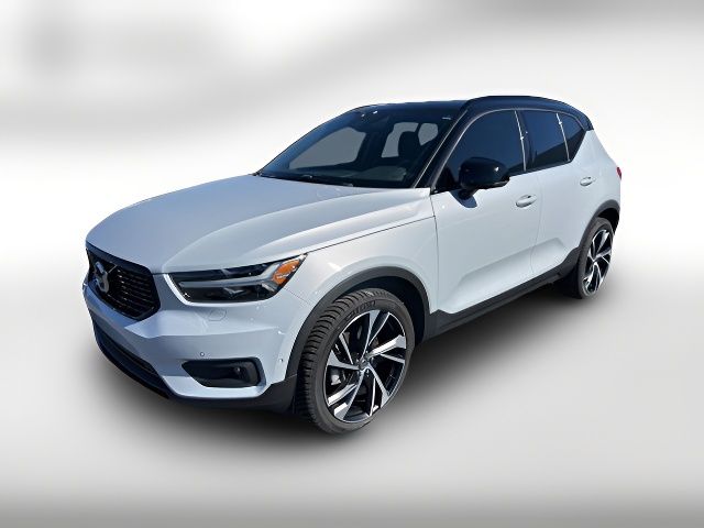 2022 Volvo XC40 R-Design