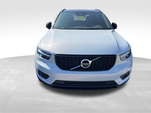 2022 Volvo XC40 R-Design