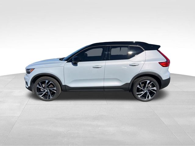 2022 Volvo XC40 R-Design