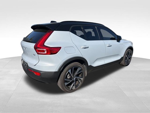 2022 Volvo XC40 R-Design