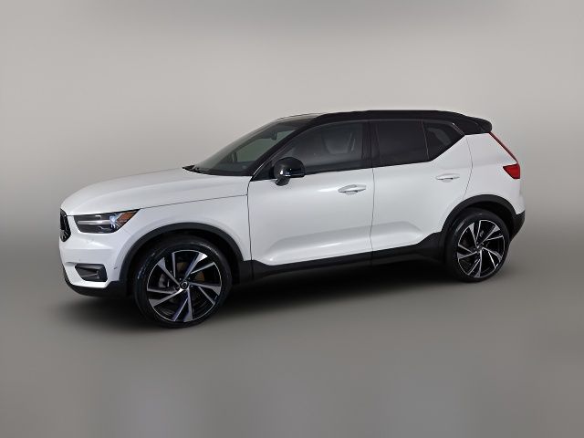 2022 Volvo XC40 R-Design