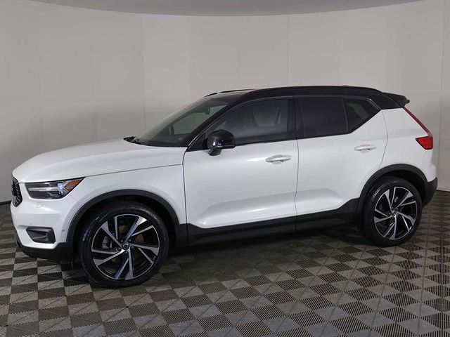 2022 Volvo XC40 R-Design