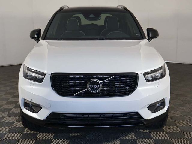 2022 Volvo XC40 R-Design