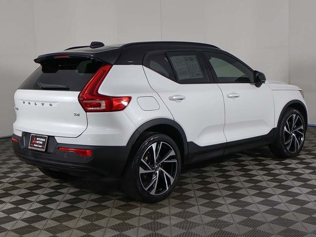 2022 Volvo XC40 R-Design