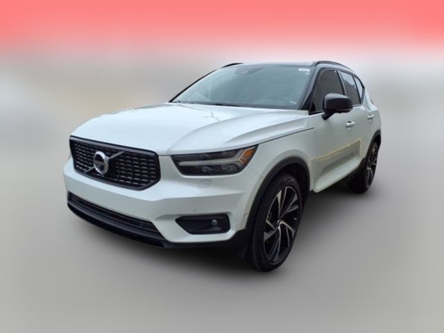 2022 Volvo XC40 R-Design