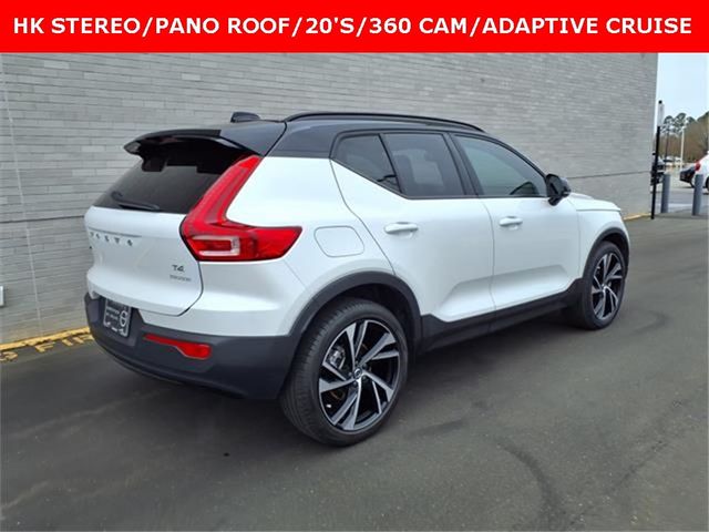 2022 Volvo XC40 R-Design