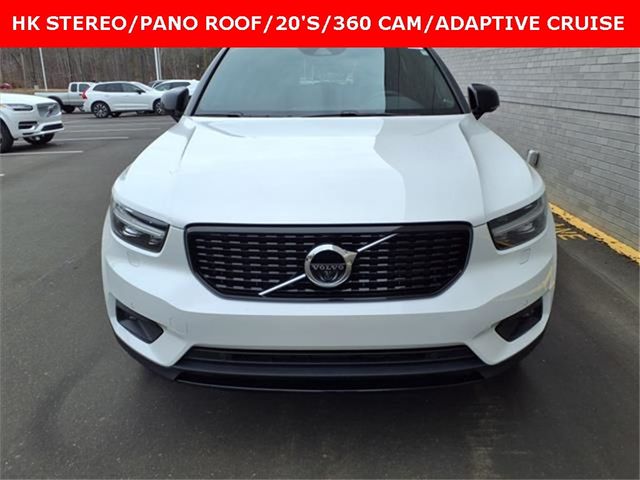 2022 Volvo XC40 R-Design