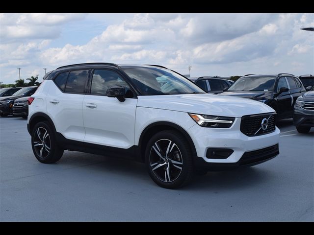 2022 Volvo XC40 R-Design