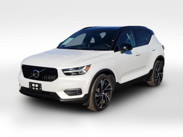 2022 Volvo XC40 R-Design