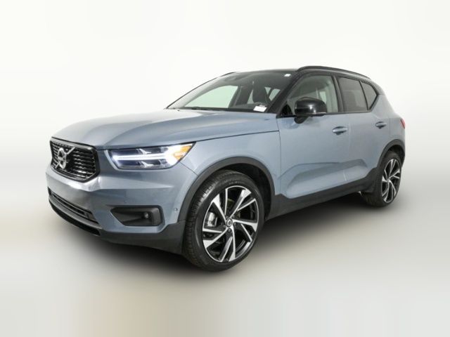 2022 Volvo XC40 R-Design