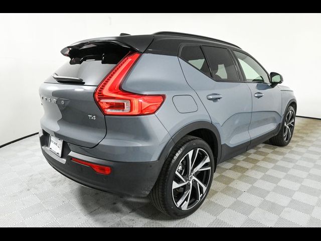 2022 Volvo XC40 R-Design