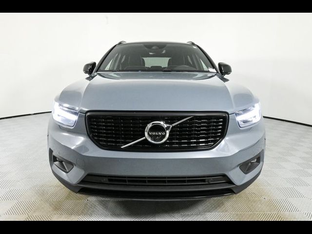 2022 Volvo XC40 R-Design