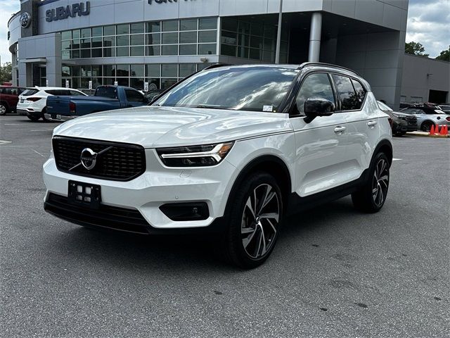 2022 Volvo XC40 R-Design