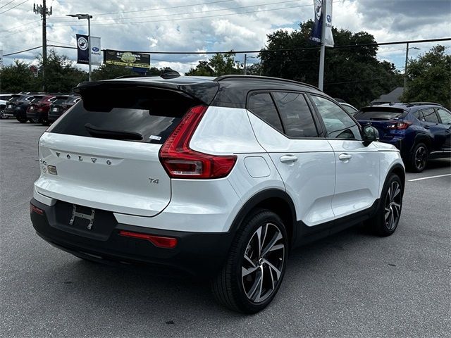 2022 Volvo XC40 R-Design