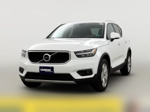 2022 Volvo XC40 Momentum