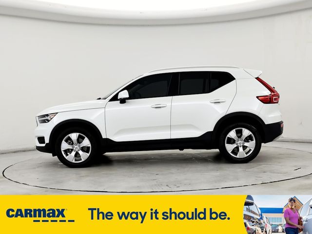 2022 Volvo XC40 Momentum