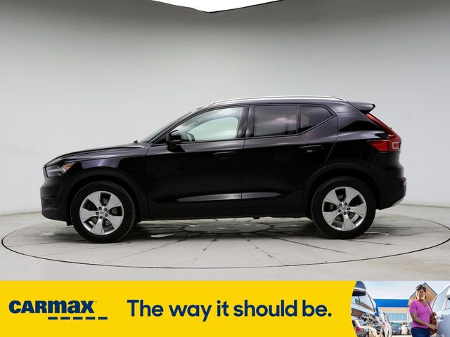 2022 Volvo XC40 Momentum