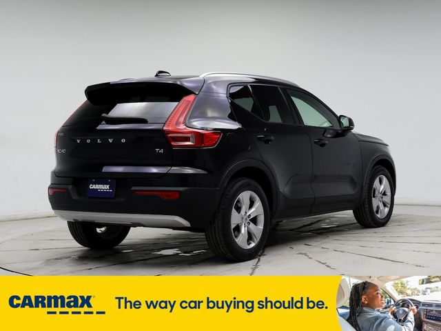 2022 Volvo XC40 Momentum