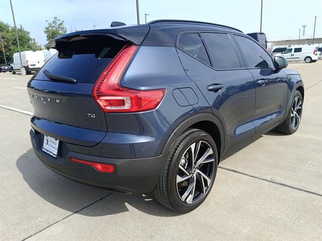 2022 Volvo XC40 R-Design