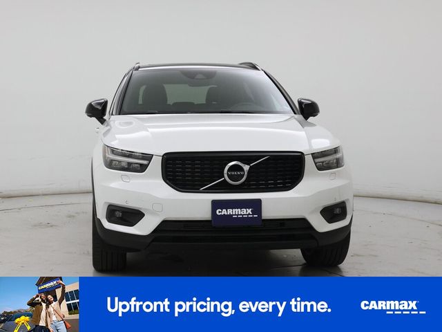 2022 Volvo XC40 R-Design