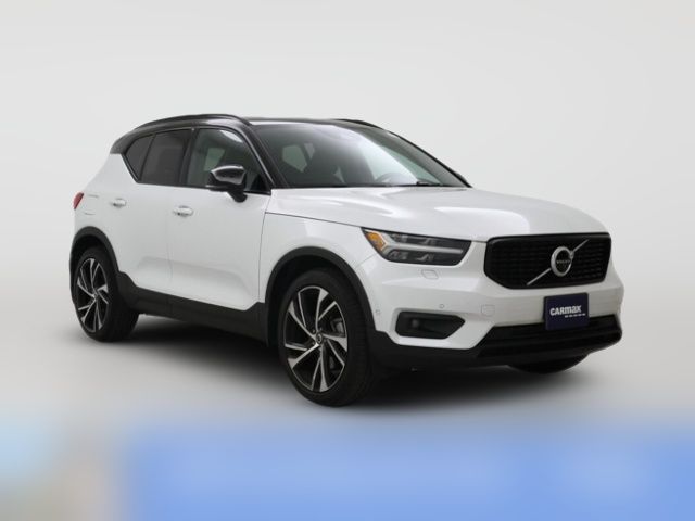 2022 Volvo XC40 R-Design