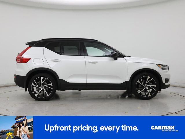 2022 Volvo XC40 R-Design
