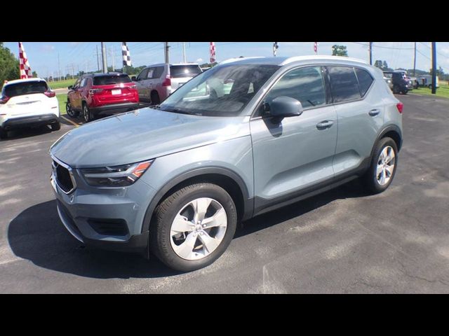 2022 Volvo XC40 Momentum