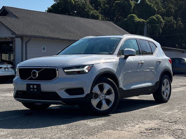 2022 Volvo XC40 Momentum