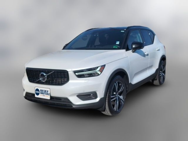 2022 Volvo XC40 R-Design