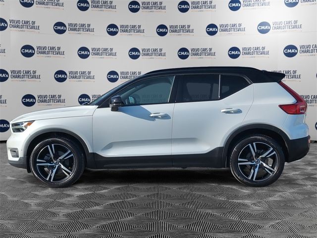 2022 Volvo XC40 R-Design