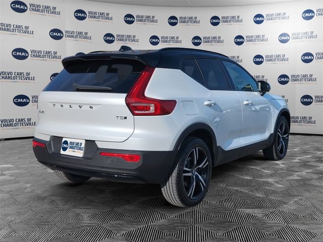 2022 Volvo XC40 R-Design