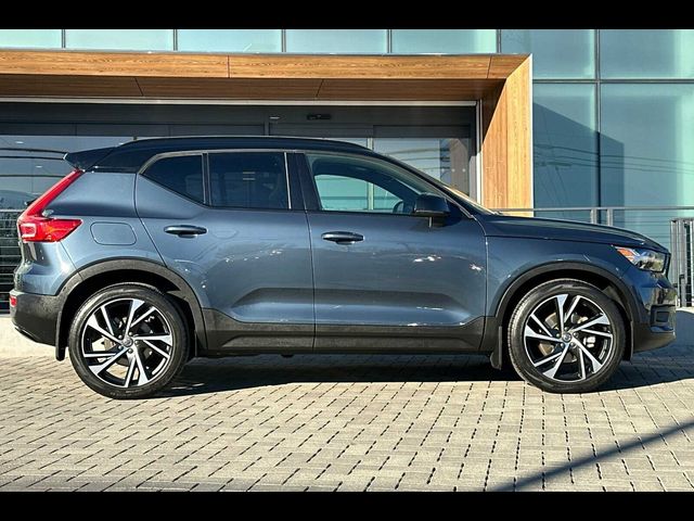 2022 Volvo XC40 R-Design