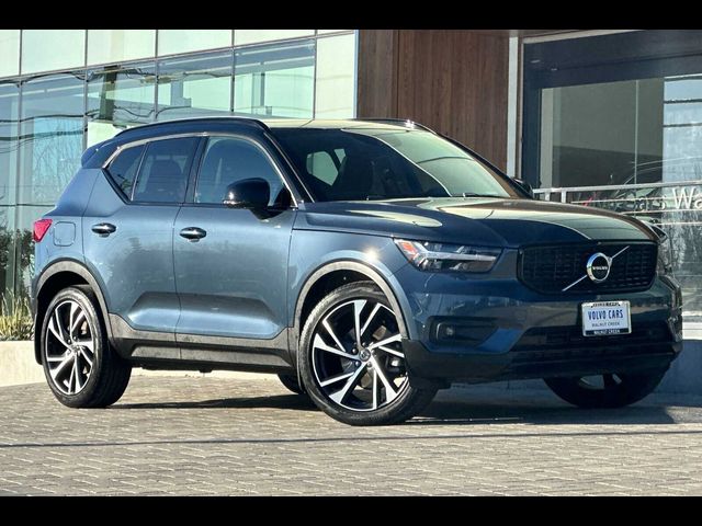 2022 Volvo XC40 R-Design