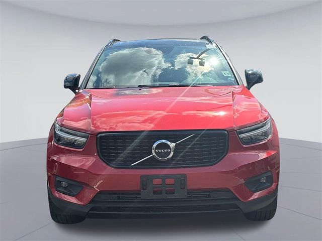 2022 Volvo XC40 R-Design