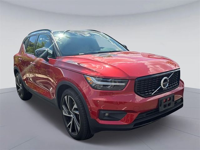 2022 Volvo XC40 R-Design