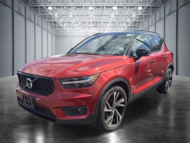 2022 Volvo XC40 R-Design