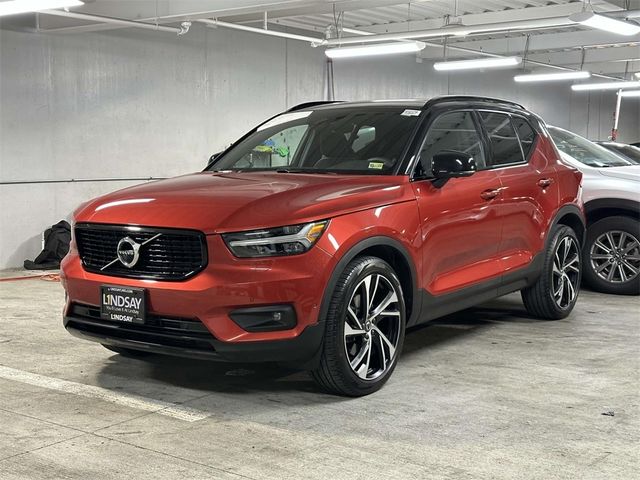 2022 Volvo XC40 R-Design