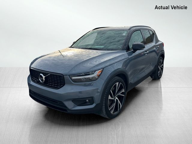 2022 Volvo XC40 R-Design