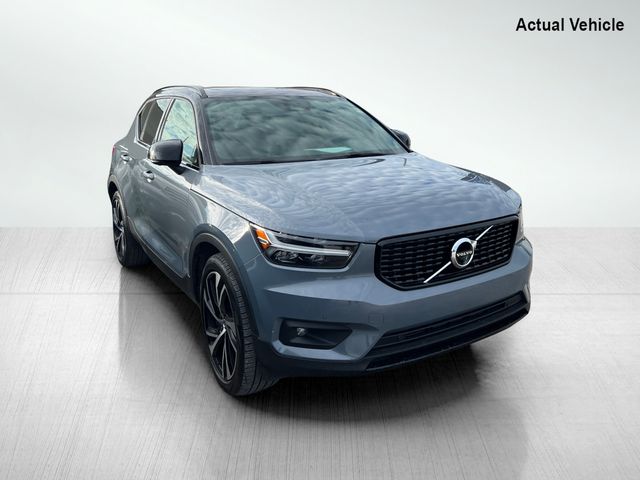 2022 Volvo XC40 R-Design