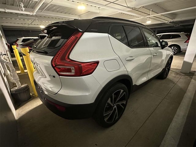 2022 Volvo XC40 R-Design