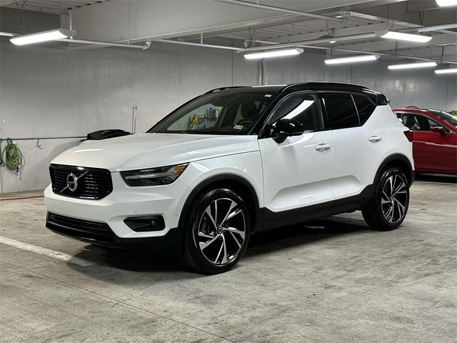 2022 Volvo XC40 R-Design