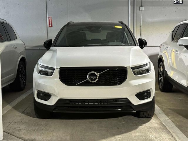 2022 Volvo XC40 R-Design