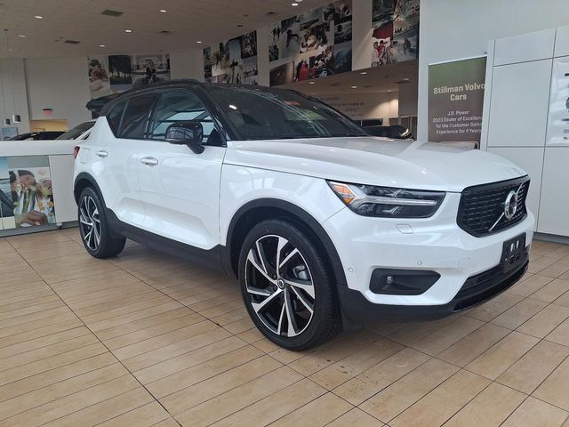 2022 Volvo XC40 R-Design