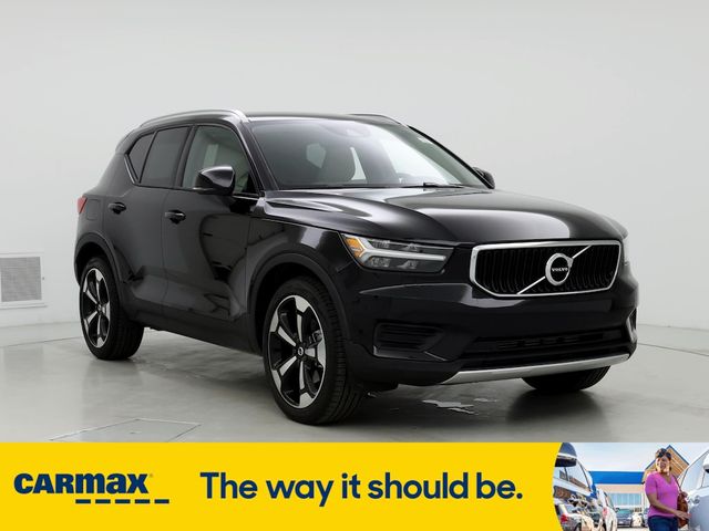 2022 Volvo XC40 Momentum