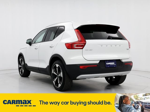 2022 Volvo XC40 Momentum