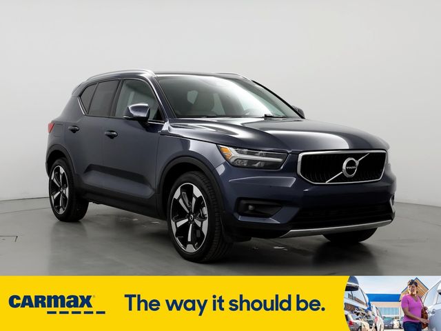 2022 Volvo XC40 Momentum