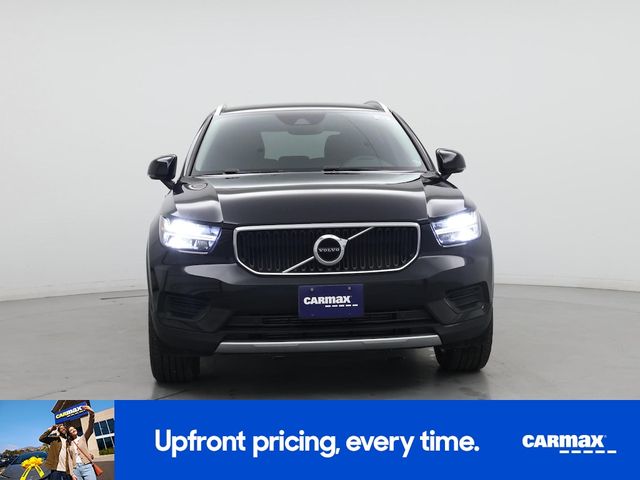 2022 Volvo XC40 Momentum